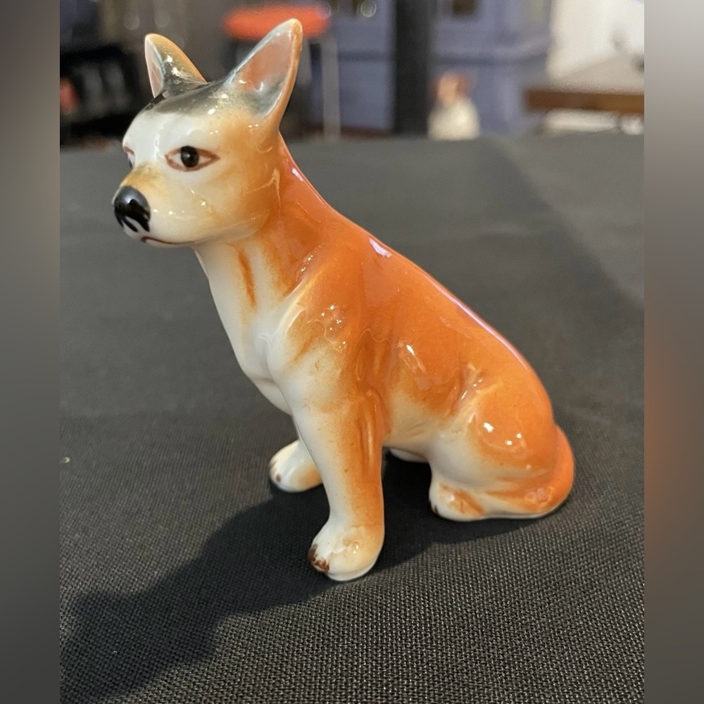 Vintage Bone China Sitting Chihuahua Dog Puppy Figurine Tan 3" Tall. Glazed.